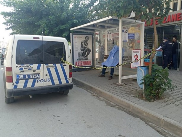 Foto - Ölüm durakta yakaladı! Minibüs bekleyen adam durakta can verdi