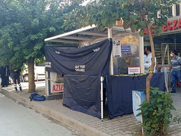 Foto - Ölüm durakta yakaladı! Minibüs bekleyen adam durakta can verdi