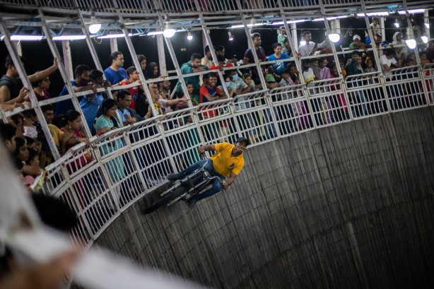 Foto - Ölümle burun buruna geliyorlar! 'Ölüm parkuru' yürekleri ağza getirdi