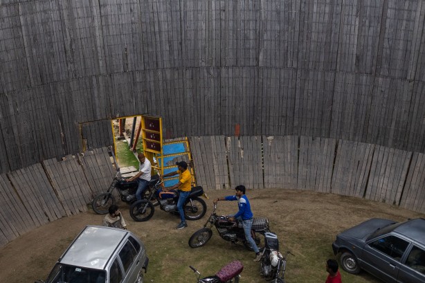 Foto - Ölümle burun buruna geliyorlar! 'Ölüm parkuru' yürekleri ağza getirdi