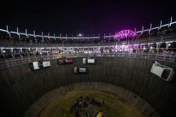 Foto - Ölümle burun buruna geliyorlar! 'Ölüm parkuru' yürekleri ağza getirdi
