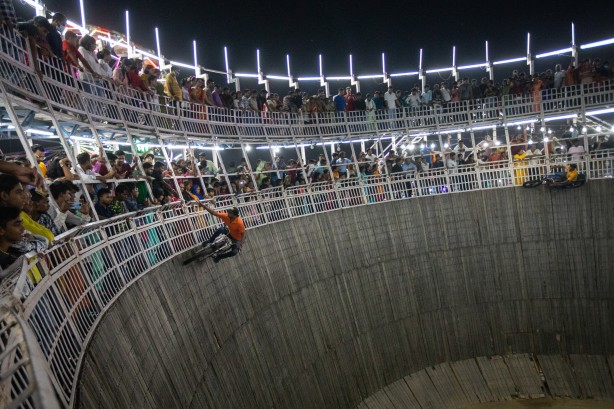 Foto - Ölümle burun buruna geliyorlar! 'Ölüm parkuru' yürekleri ağza getirdi