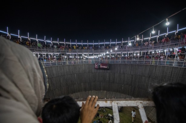 Foto - Ölümle burun buruna geliyorlar! 'Ölüm parkuru' yürekleri ağza getirdi