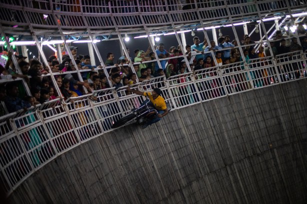 Foto - Ölümle burun buruna geliyorlar! 'Ölüm parkuru' yürekleri ağza getirdi