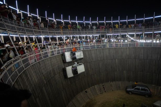 Foto - Ölümle burun buruna geliyorlar! 'Ölüm parkuru' yürekleri ağza getirdi