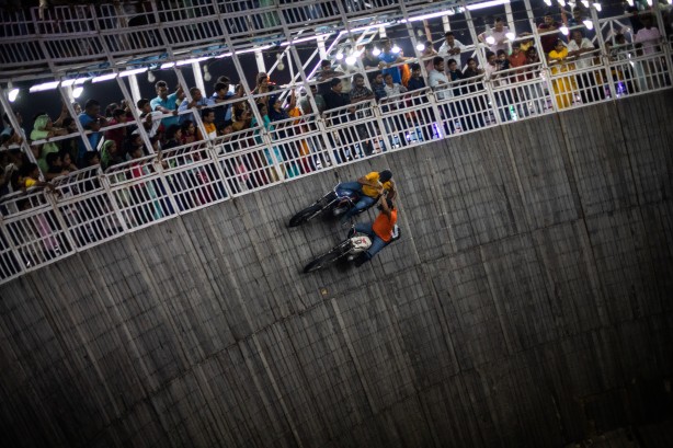 Foto - Ölümle burun buruna geliyorlar! 'Ölüm parkuru' yürekleri ağza getirdi