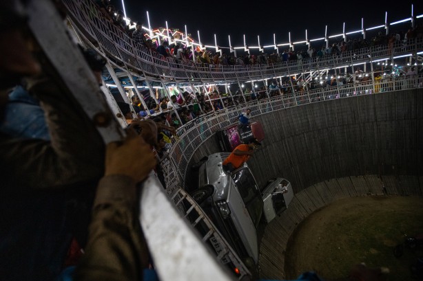 Foto - Ölümle burun buruna geliyorlar! 'Ölüm parkuru' yürekleri ağza getirdi