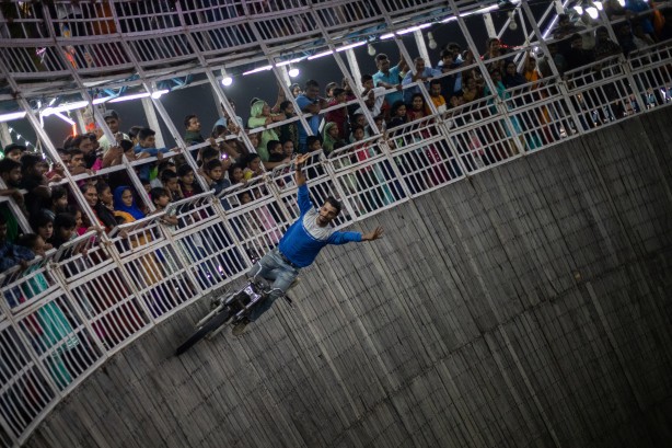 Foto - Ölümle burun buruna geliyorlar! 'Ölüm parkuru' yürekleri ağza getirdi