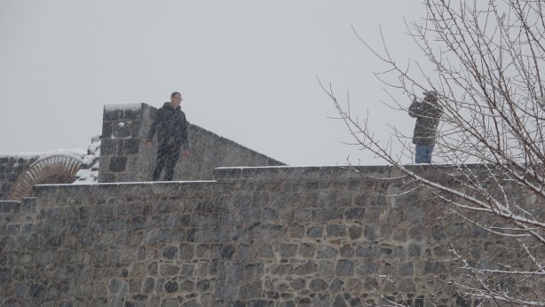 Foto - Ölümü göze alıp kar manzarası fotoğrafı çektiler