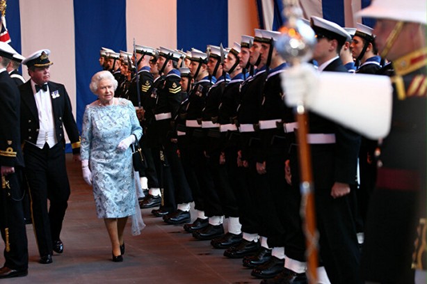 Foto - Ölümünün ardından ortaya çıktı! Kraliçe evlenmek için bakın ne yapmış