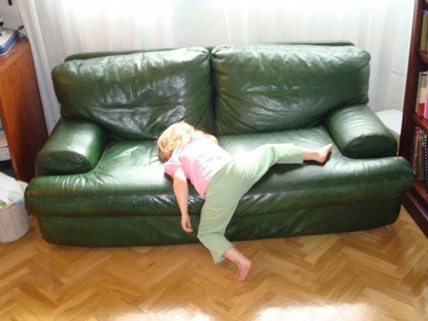 Foto - Olur olmadık yerlerde uyuyakalmış sevimli çocuklar