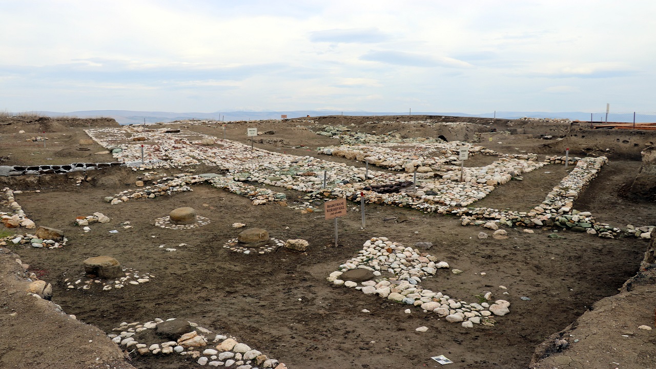 Oluz Höyük’te tarihi keşif: Friglerin gizemli kubaba tapınağı ortaya çıkarıldı!