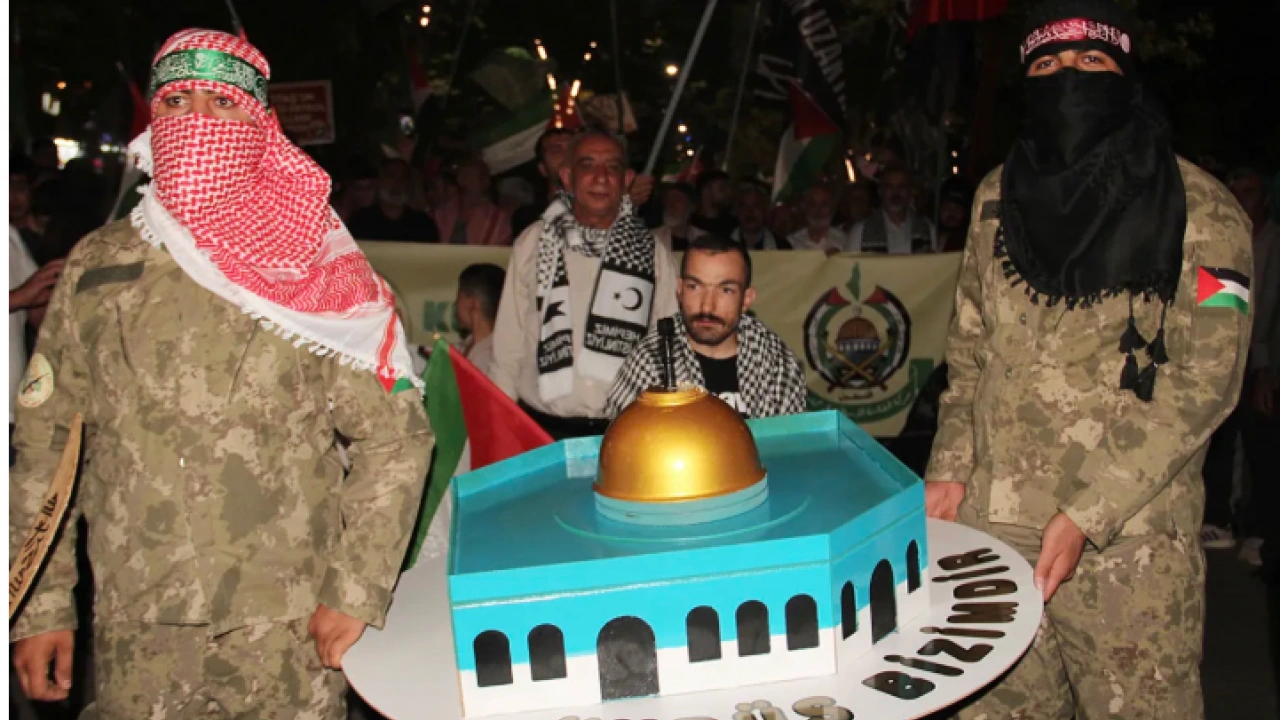 Foto - On binler Gazze için yürüdü