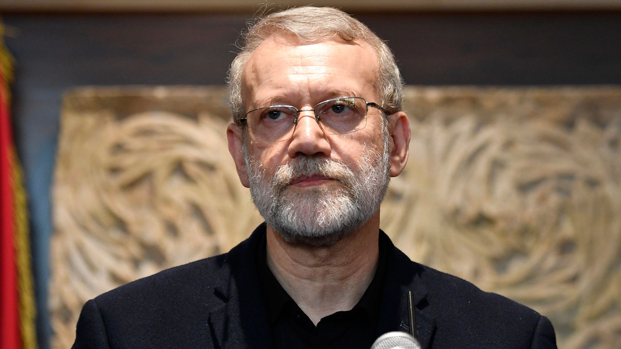 On binlerce İranlı cenaze törenine akın etti: İran Laricani’yi uğurladı