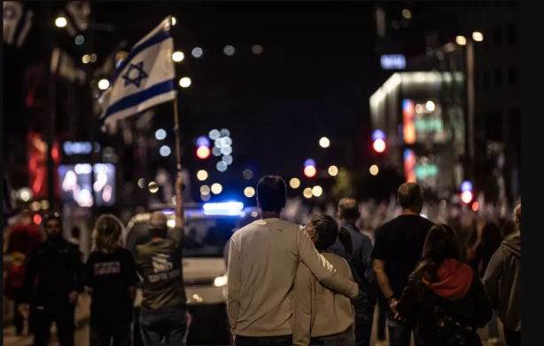 Foto - Onbinlerce İsrailli alınlarına S.O.S. yazarak Netanyahu’ya böyle isyan etti