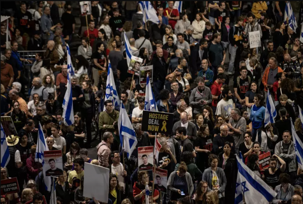 Foto - Onbinlerce İsrailli alınlarına S.O.S. yazarak Netanyahu’ya böyle isyan etti