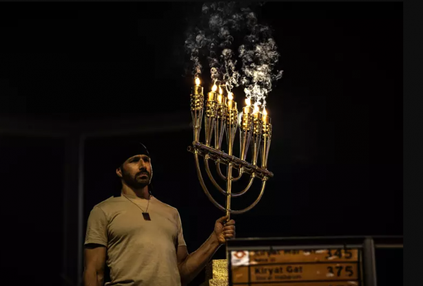 Foto - Onbinlerce İsrailli alınlarına S.O.S. yazarak Netanyahu’ya böyle isyan etti