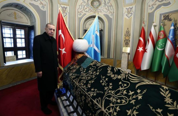 Önce Alpleri selamladı sonra da orayı ziyarete gitti