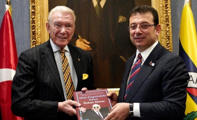 Foto - Önce bordo-mavili kravat sonra sarı-lacivert! Oy için bunu da yaptı! Bakalım daha neler yapacak?