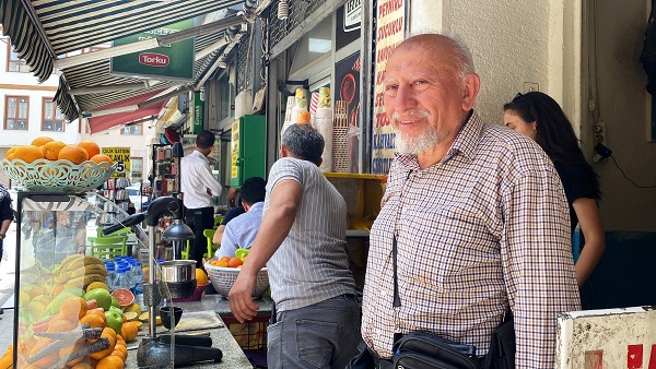 Önce çocuklarını büyüttü! Şimdi onlarla çalışıyor