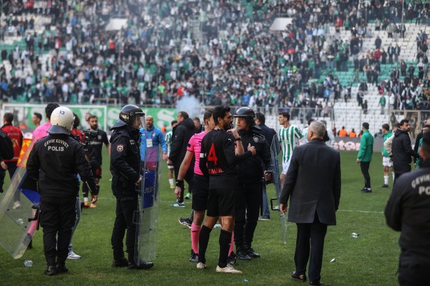 Foto - Önce Meler, sonra İstanbul şimdi de... Beyaz Grup’ta tarihi skandal: Bursaspor ve Diyarbekirspor maçında bunu da yaptılar!