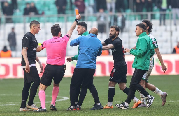 Foto - Önce Meler, sonra İstanbul şimdi de... Beyaz Grup’ta tarihi skandal: Bursaspor ve Diyarbekirspor maçında bunu da yaptılar!