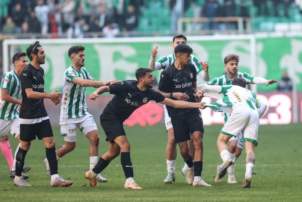 Foto - Önce Meler, sonra İstanbul şimdi de... Beyaz Grup’ta tarihi skandal: Bursaspor ve Diyarbekirspor maçında bunu da yaptılar!