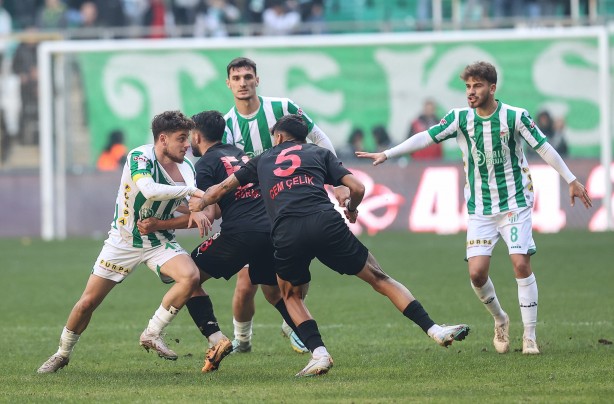Foto - Önce Meler, sonra İstanbul şimdi de... Beyaz Grup’ta tarihi skandal: Bursaspor ve Diyarbekirspor maçında bunu da yaptılar!