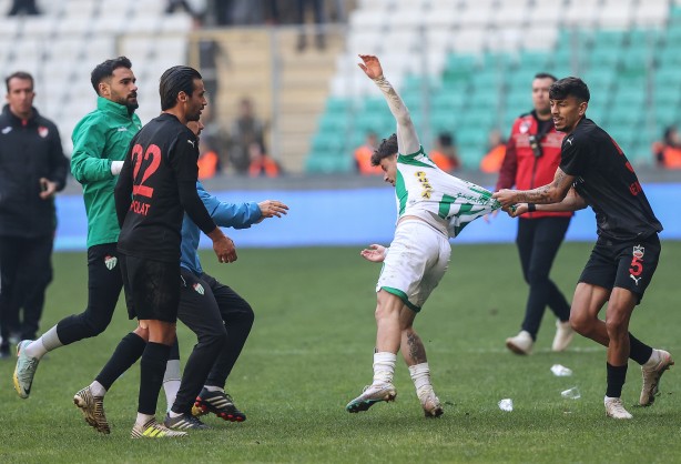 Foto - Önce Meler, sonra İstanbul şimdi de... Beyaz Grup’ta tarihi skandal: Bursaspor ve Diyarbekirspor maçında bunu da yaptılar!