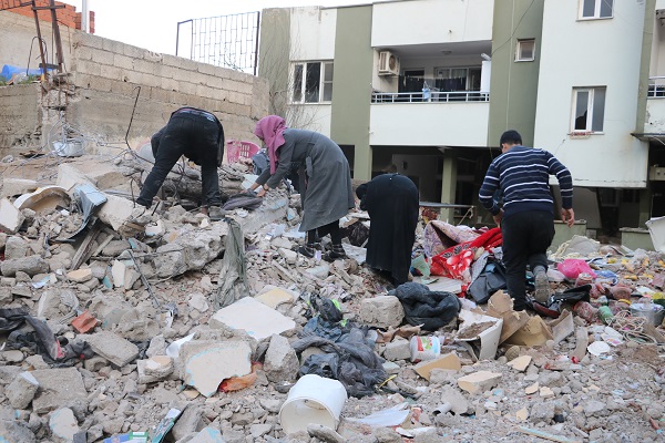 Foto - Önce savaş sonra deprem! Bu ailenin dramı yürekleri yaktı
