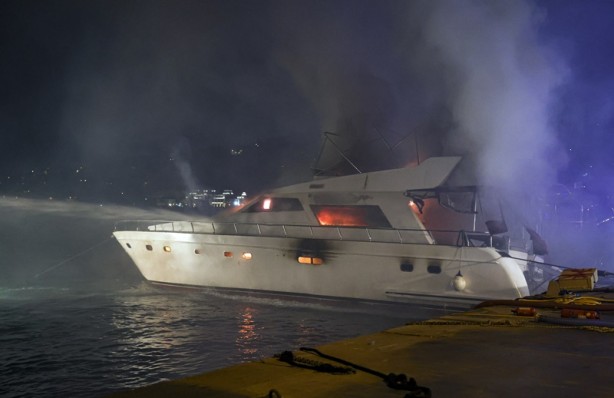 Foto - Önce yandı sonra battı! İstanbul'da feci gece