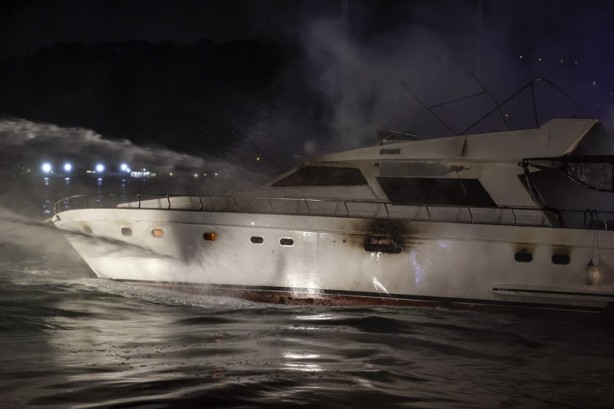 Foto - Önce yandı sonra battı! İstanbul'da feci gece
