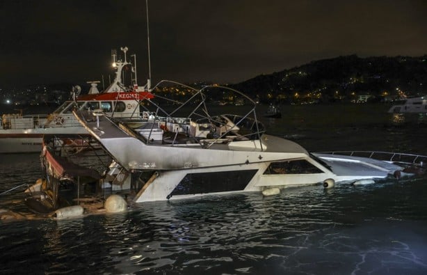 Önce yandı sonra battı! İstanbul'da feci gece