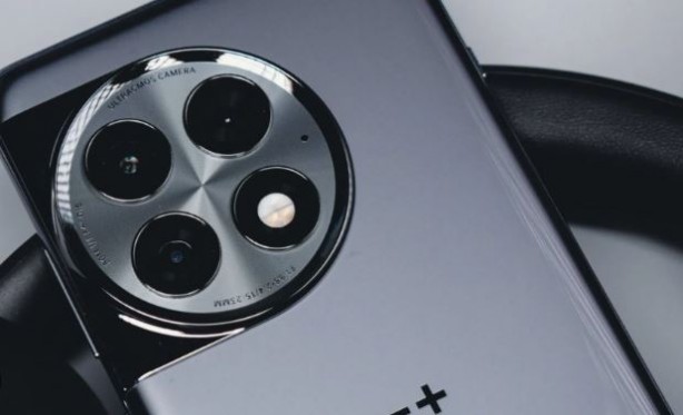 Foto - OnePlus’ın yeni akıllı telefonu peynir ekmek gibi satıldı