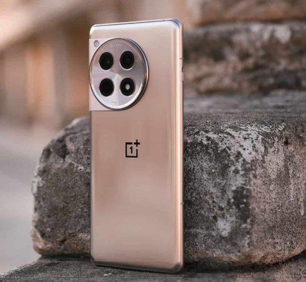 Foto - OnePlus’ın yeni akıllı telefonu peynir ekmek gibi satıldı