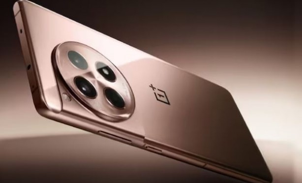 Foto - OnePlus’ın yeni akıllı telefonu peynir ekmek gibi satıldı