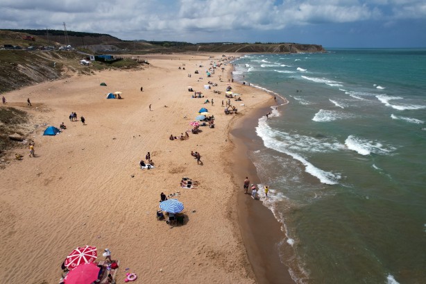 Foto - Onlar da serinlemek istiyor! Plajda sürpriz misafirler