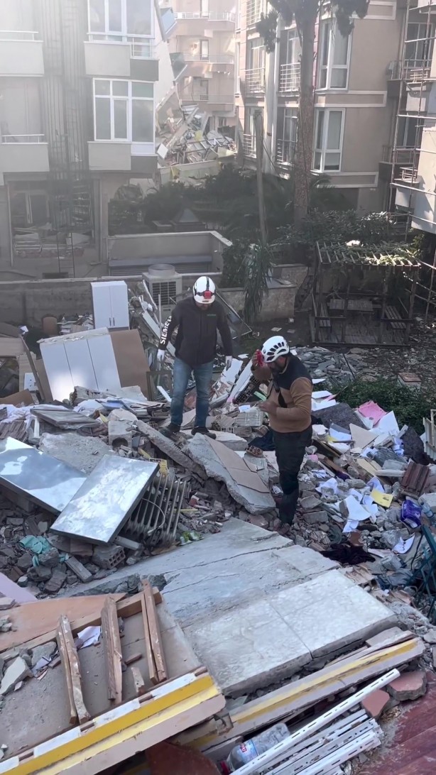 Foto - Onlara ‘Sadece AK Partilileri kurtarıyorlar’ diyenler utansın! Enkazda yürekleri parçalayan hassasiyet