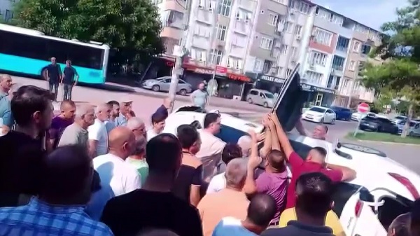 Foto - Onlarca kişi yardıma koştu! "İnsanlık ölmemiş" dedirten görüntü