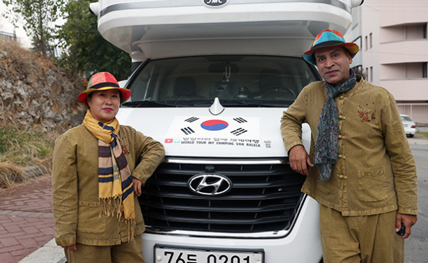 Foto - Onlarca ülkeden geçip Türkiye'nin kapısını çaldılar:! Güney Kore'den yola çıkan çift; Irak, Kuveyt ve Suudi Arabistan'a gidecek