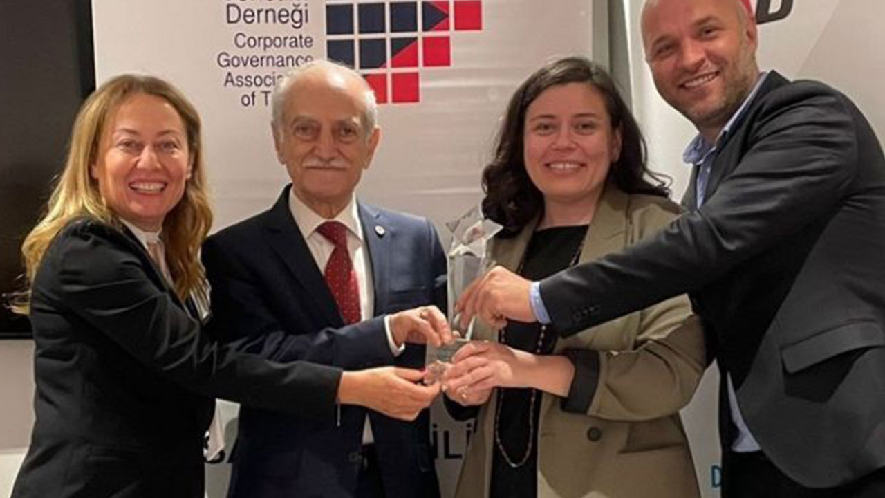 Foto - Onun da diploması iptal! Dün profesördü bugün bir anda lise mezunu oldu