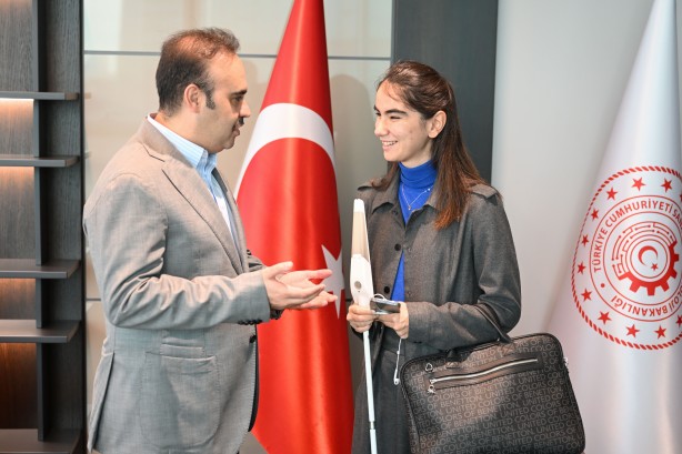 Foto - Onun lügatında engel diye bir kavram yok! Öyle bir teknoloji geliştirdi ki Togg'un gözleri oldu!