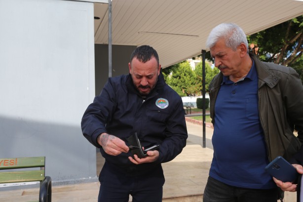 Foto - Onun yaptığını maalesef birçok kişi yapmaz! Böyle temizlik personeline can kurban