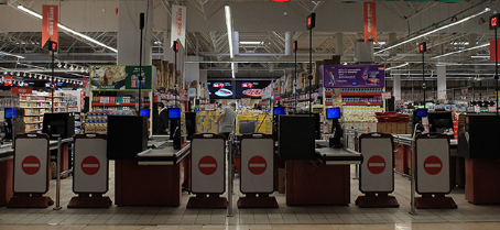Önünde uzun kuyruklar oluşan dev marketten bomba karar! Coca Cola satışını durdurdu