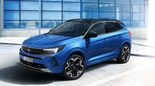 Foto - Opel yaza bomba gibi girdi! Herkes otomobil sahibi olsun diye binek, SUV ve ticari araçlarında faizleri sıfırladı! Bu fırsat kaçmaz!