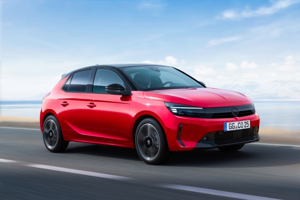 Foto - Opel yaza bomba gibi girdi! Herkes otomobil sahibi olsun diye binek, SUV ve ticari araçlarında faizleri sıfırladı! Bu fırsat kaçmaz!