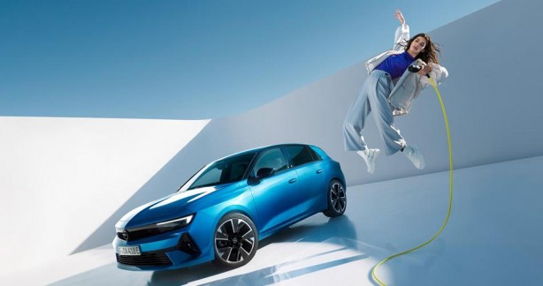 Foto - Opel yaza bomba gibi girdi! Herkes otomobil sahibi olsun diye binek, SUV ve ticari araçlarında faizleri sıfırladı! Bu fırsat kaçmaz!