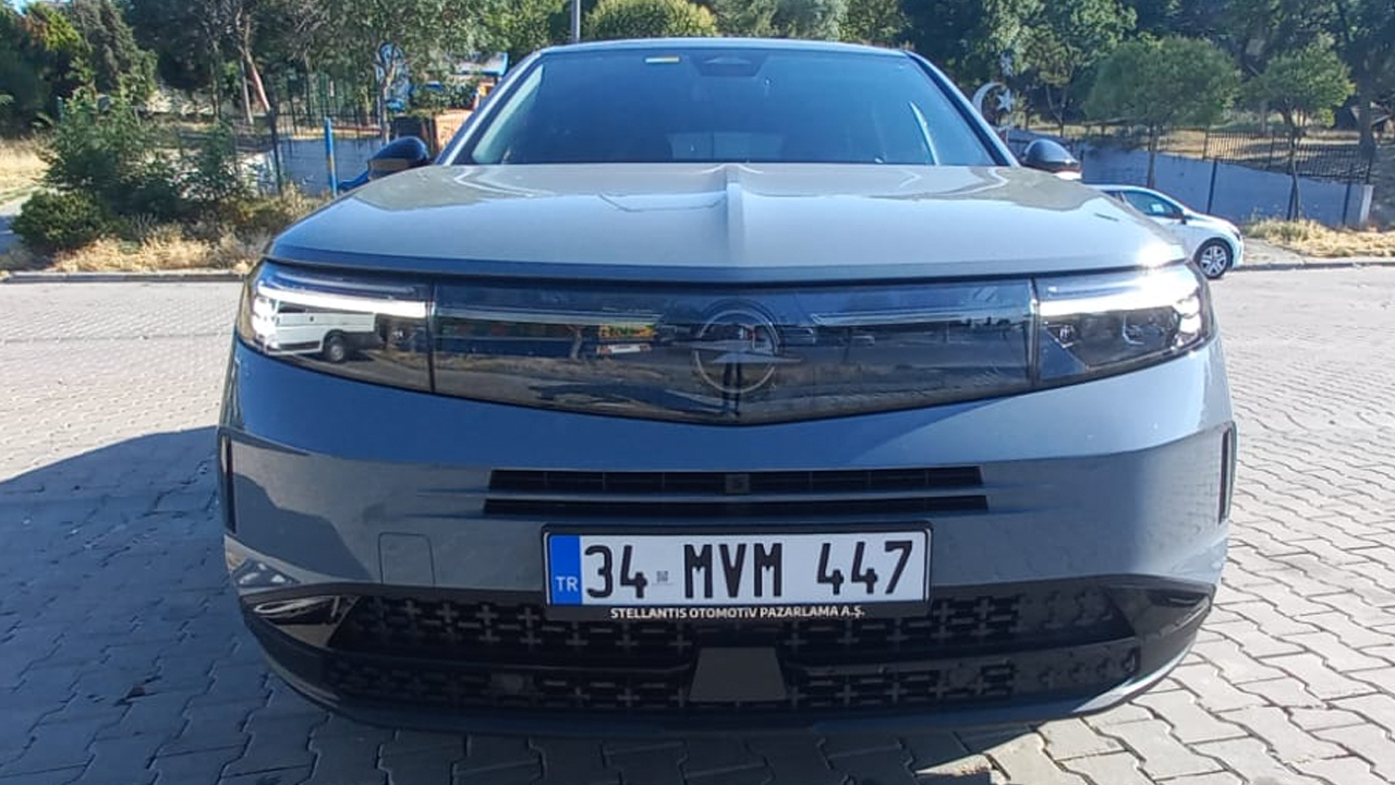 Opel’in hibrit bombası! Yeni Grandland ile şehirden virajlı yollara kusursuz performans ve teknoloji!