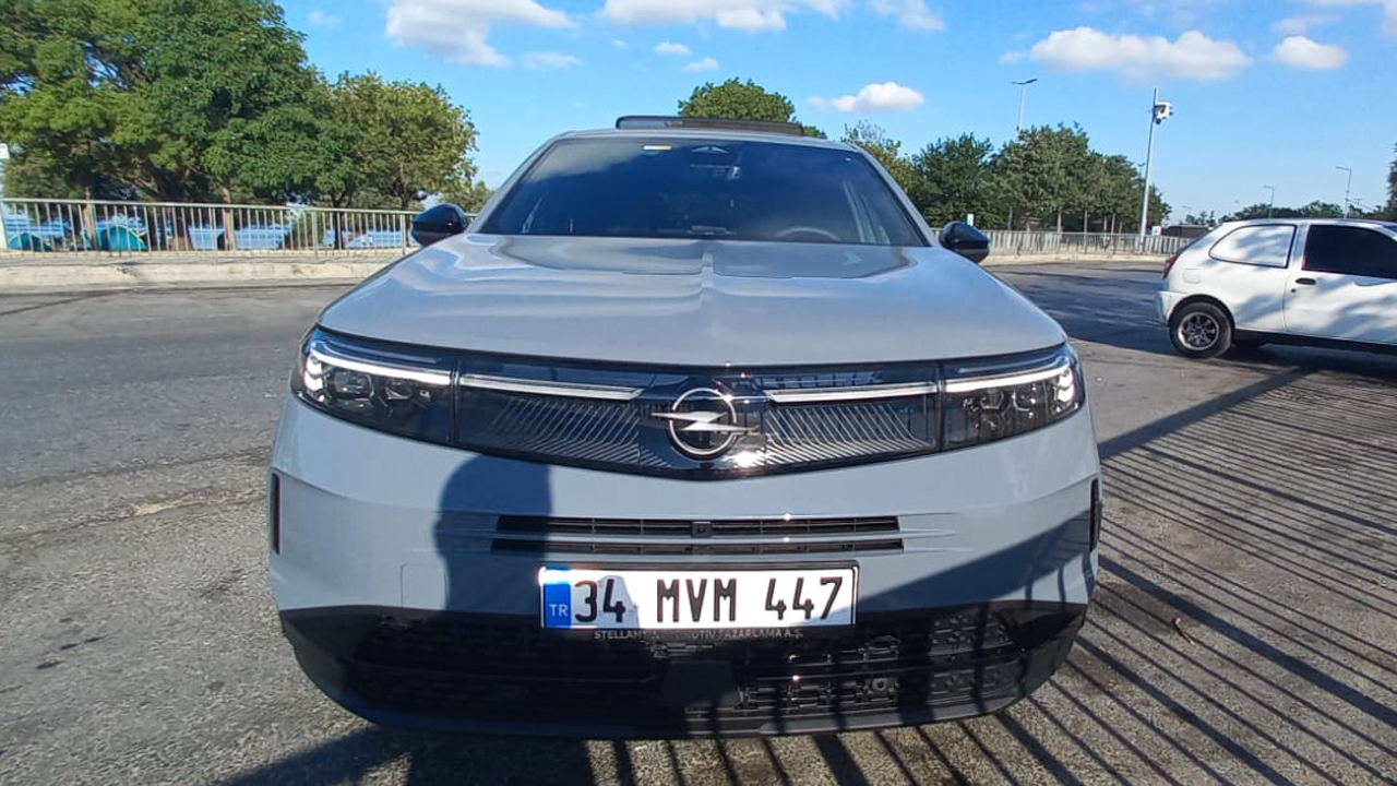 Foto - Opel’in hibrit bombası! Yeni Grandland ile şehirden virajlı yollara kusursuz performans ve teknoloji!