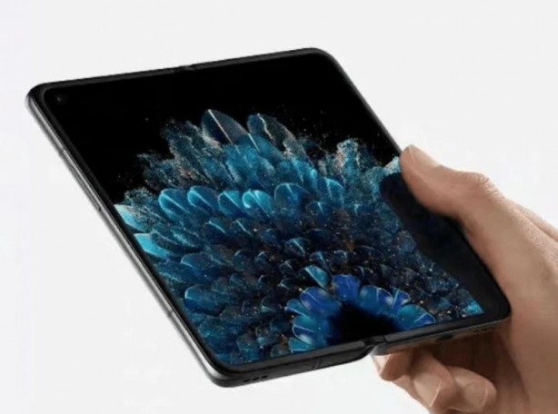 Foto - Oppo'dan 3 katlı katlanabilir telefon